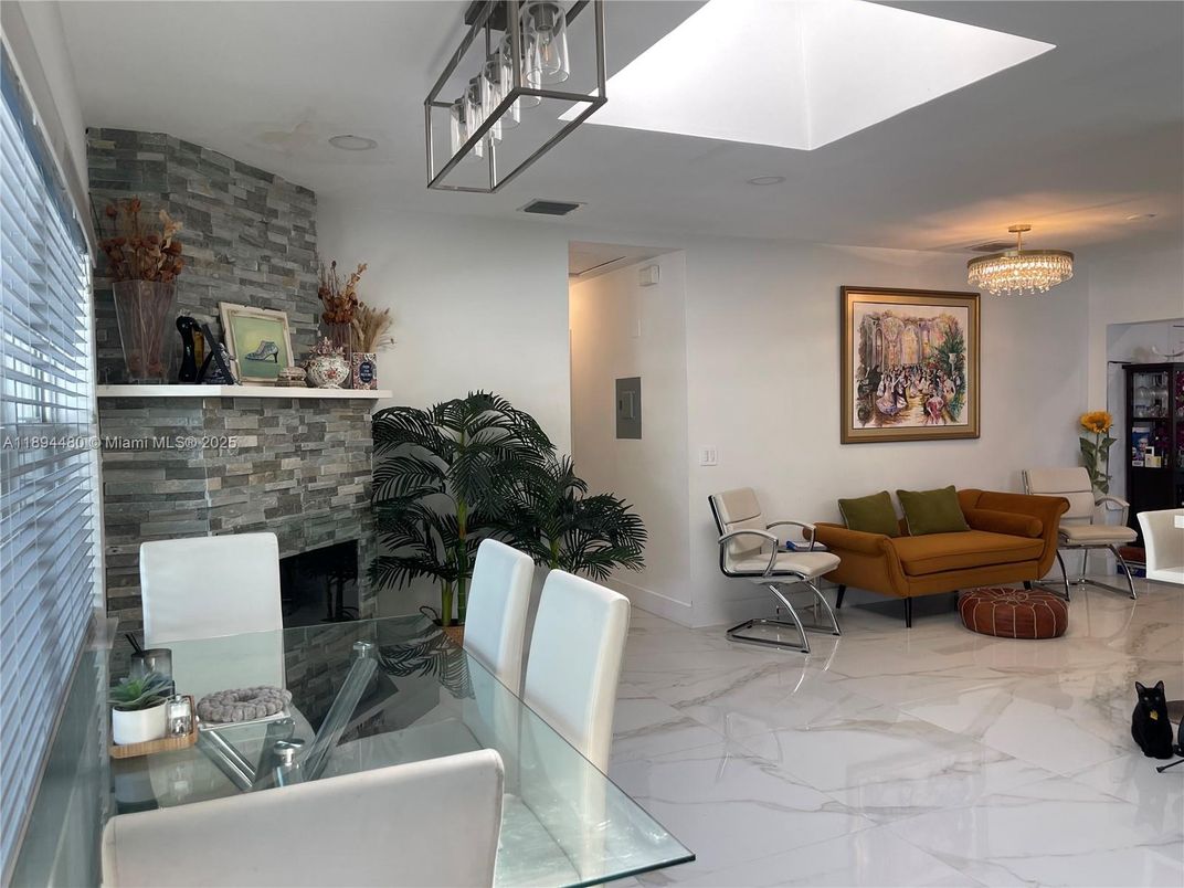 Dining room, Fireplace, Interior