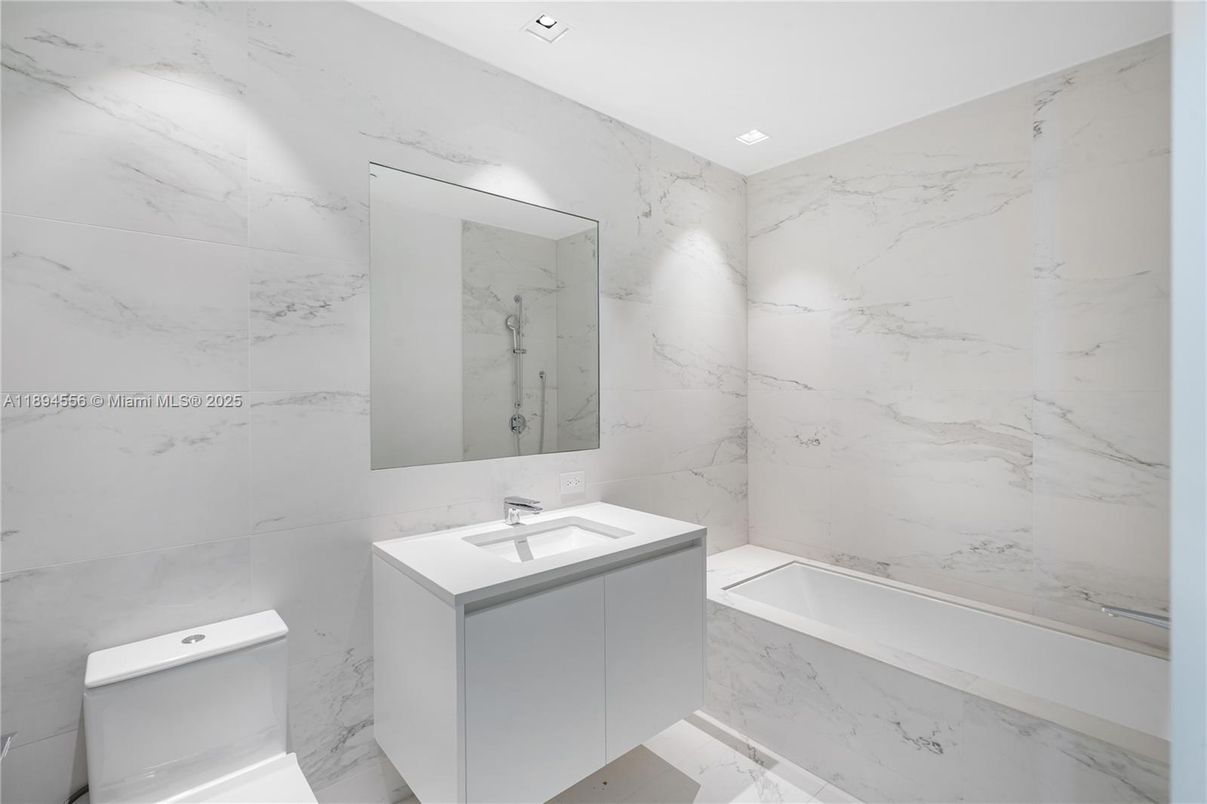 Bathroom, Interior, Marble, Marble Walls, Recessed Lighting