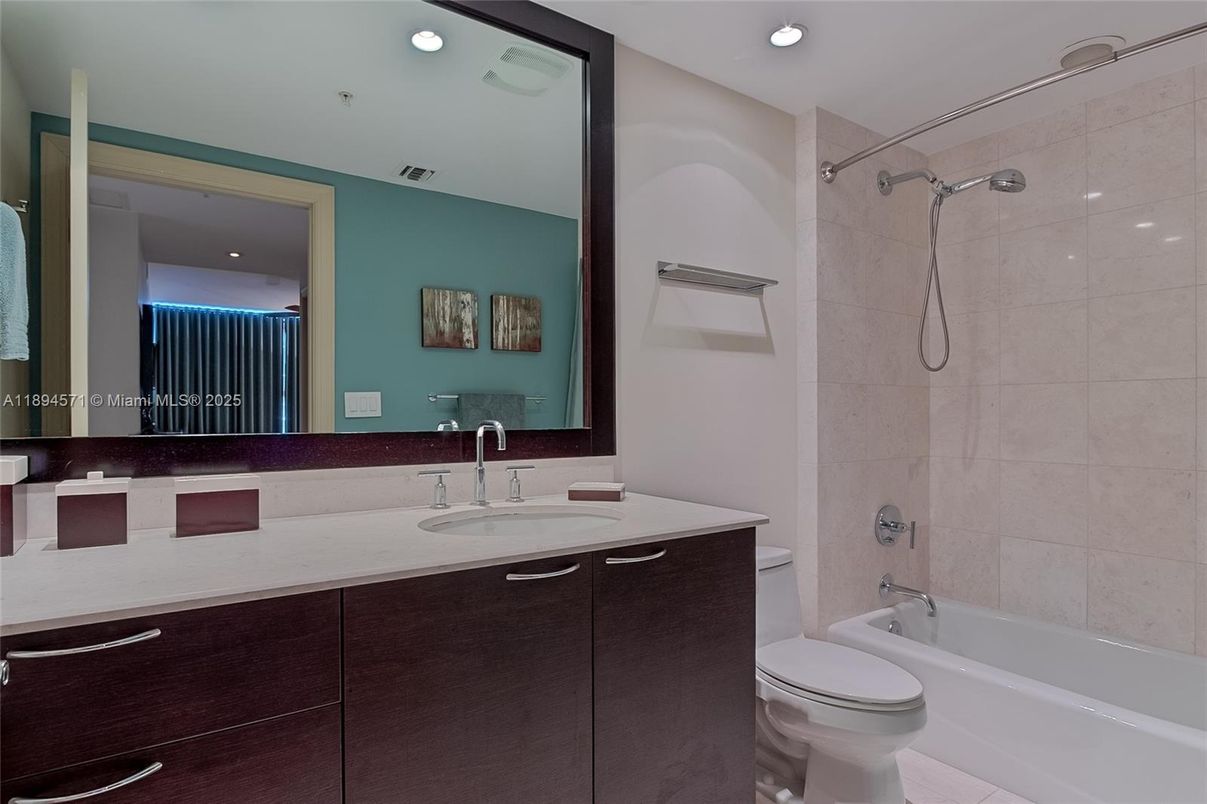 Bathroom, Interior, Recessed Lighting