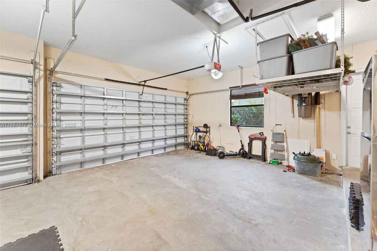 Garage, Interior