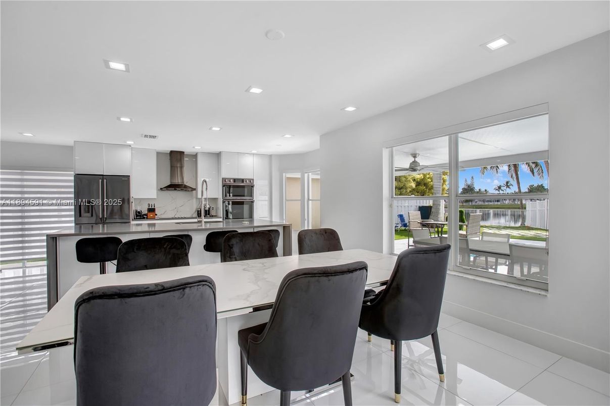 Dining room, Interior, Kitchen, Recessed Lighting, Stainless Steel Appliances