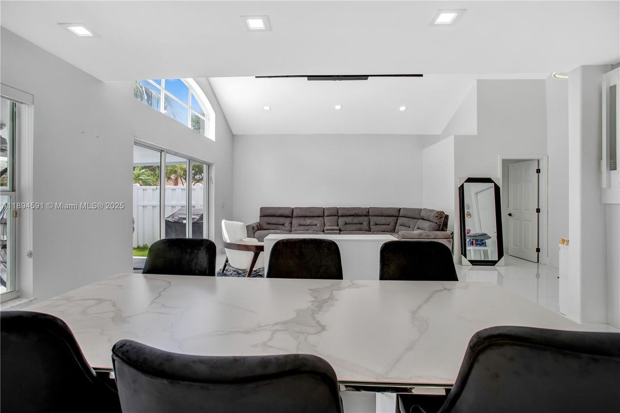 Dining room, Interior, Living room, Recessed Lighting