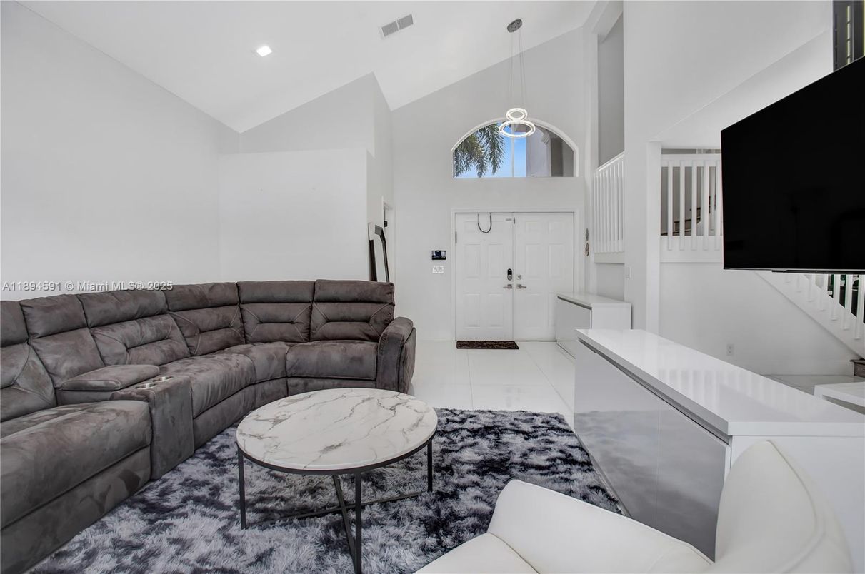 Interior, Living room, Pendant Lights, Recessed Lighting