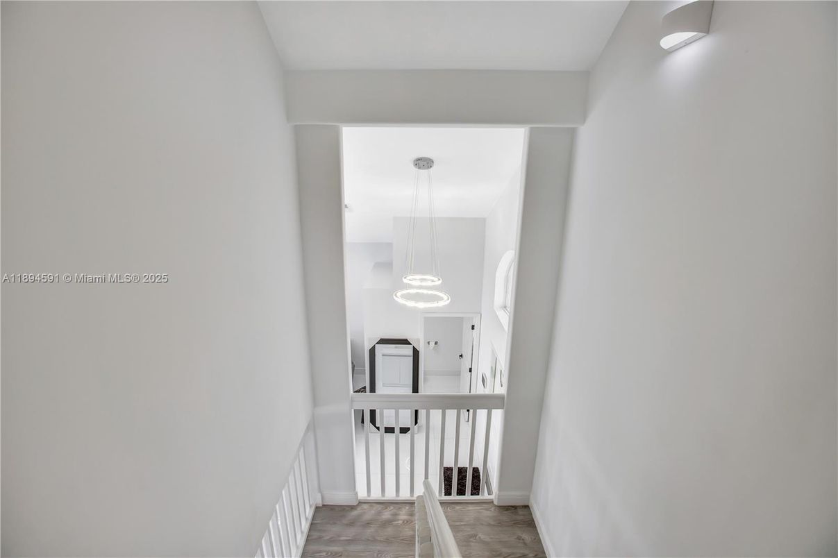 Interior, Pendant Lights, Wood Texture Flooring