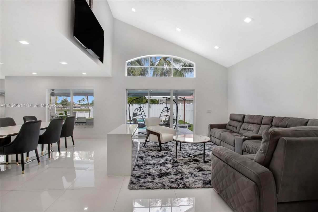 Dining room, Interior, Living room, Recessed Lighting, Water