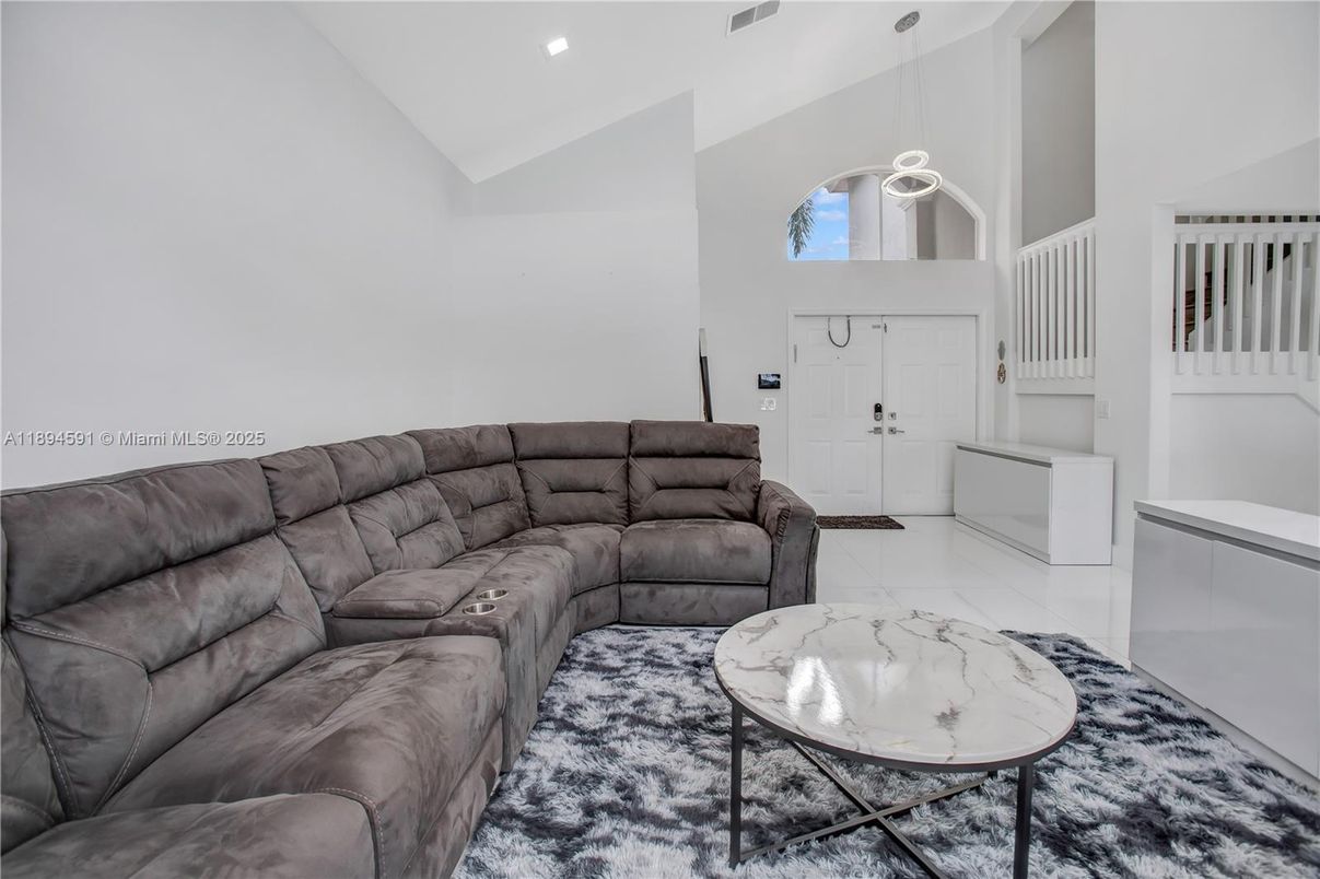 Interior, Living room, Pendant Lights, Recessed Lighting