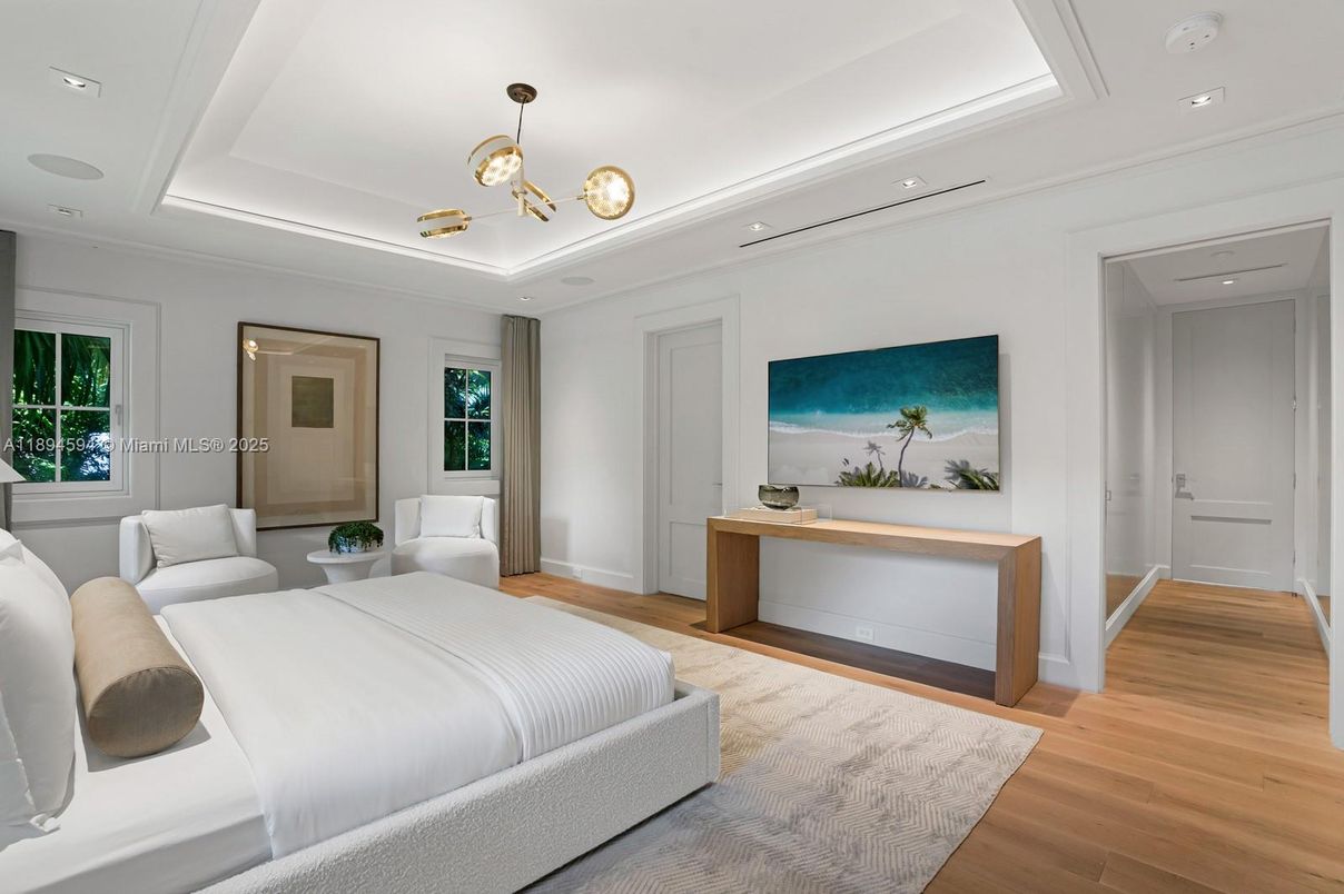 Bedroom, Interior, Pendant Lights, Recessed Lighting, Wood Texture Flooring