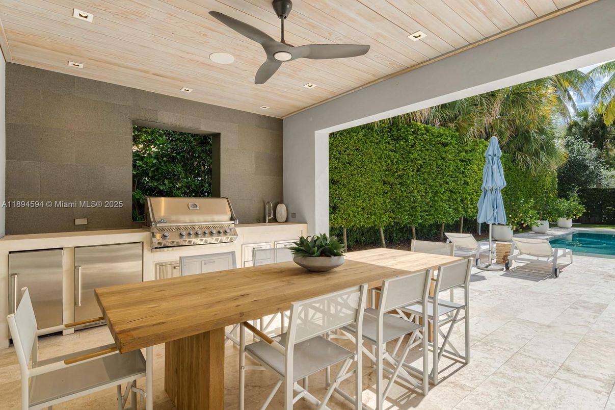 Exterior, Outdoor Kitchen