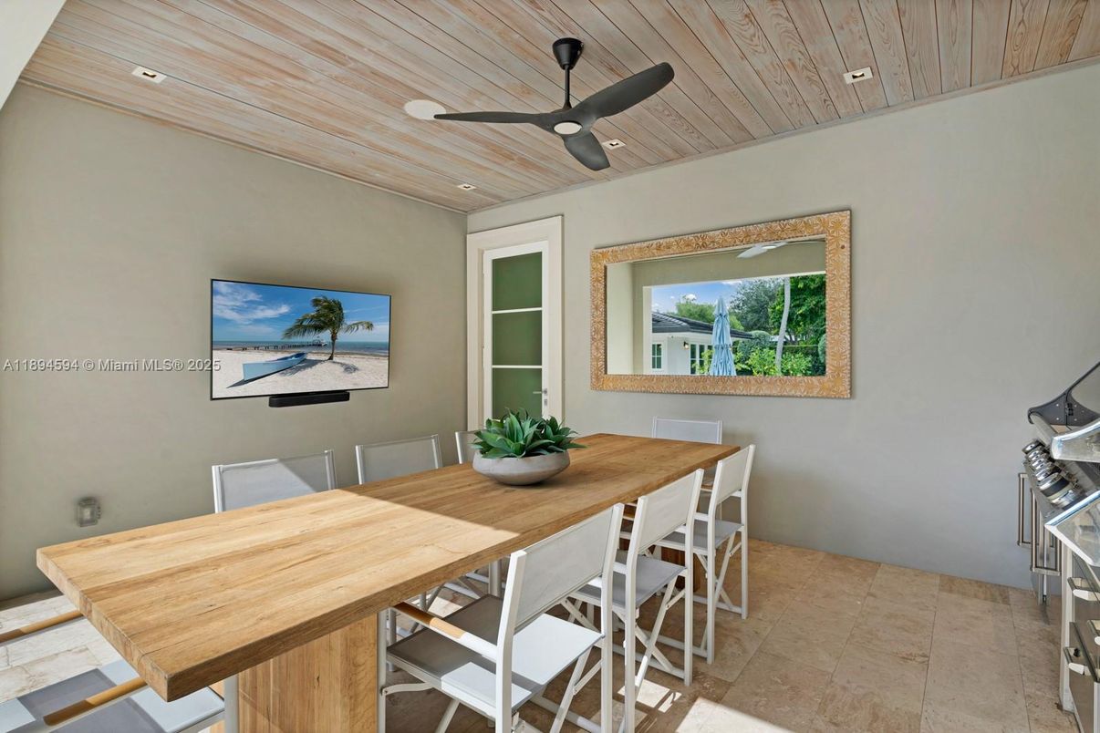 Dining room, Interior, Recessed Lighting, Wooden Ceilings