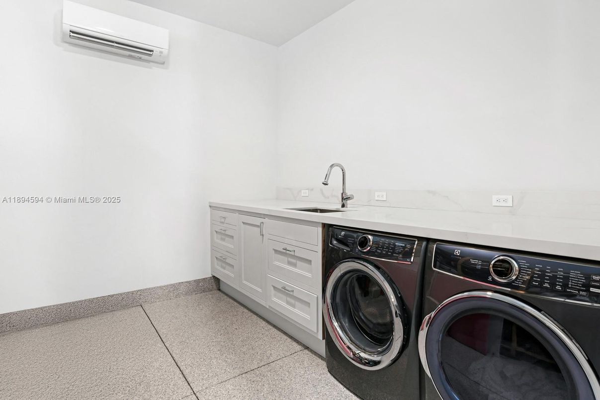 Interior, Washer