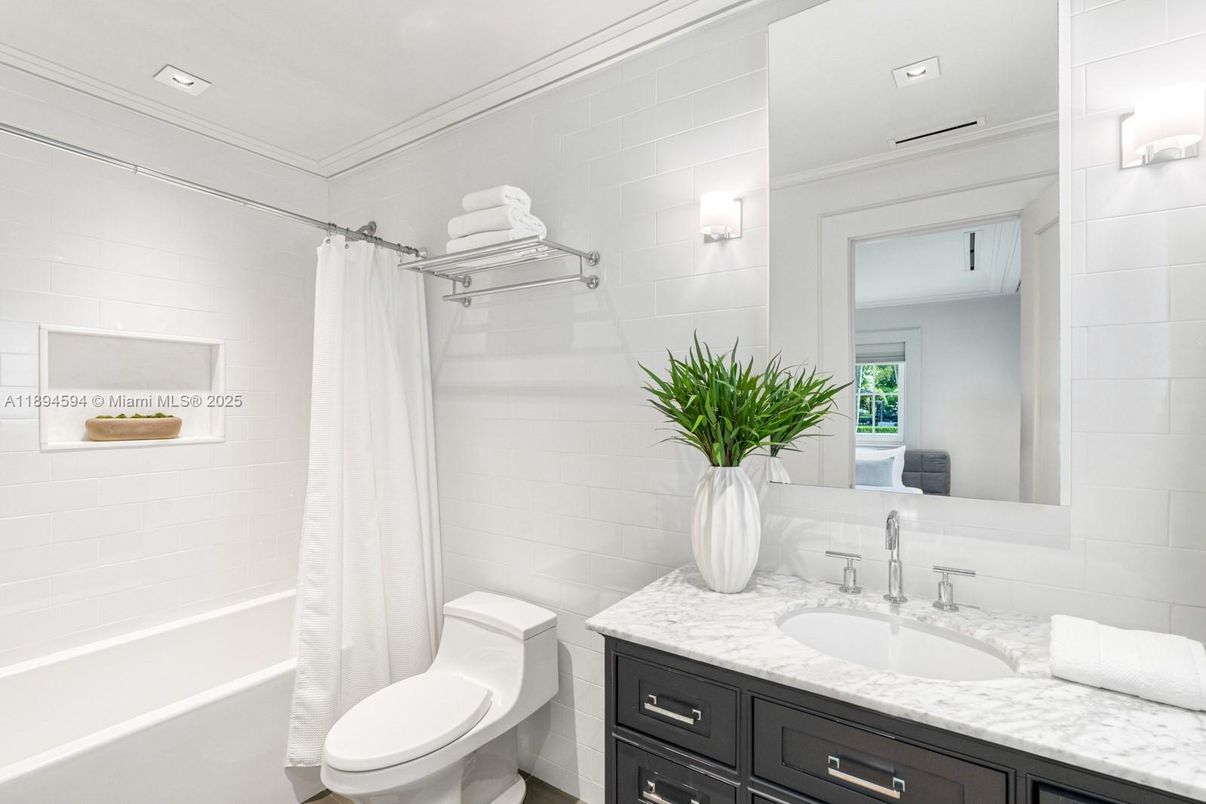 Bathroom, Interior, Recessed Lighting