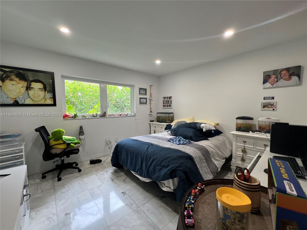 Bedroom, Interior, Marble, Recessed Lighting