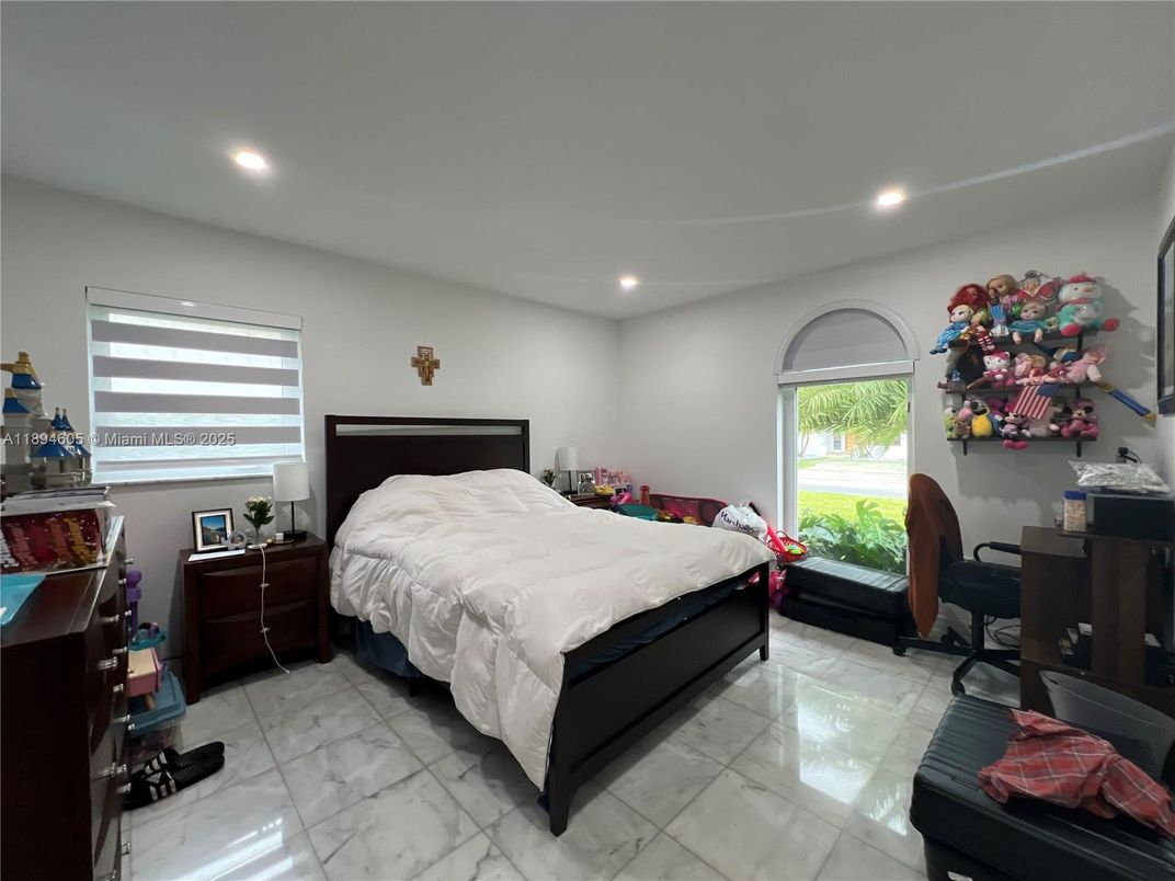 Bedroom, Interior, Marble, Recessed Lighting