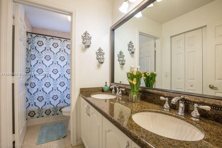 Bathroom, Dual Sink Vanities, Interior