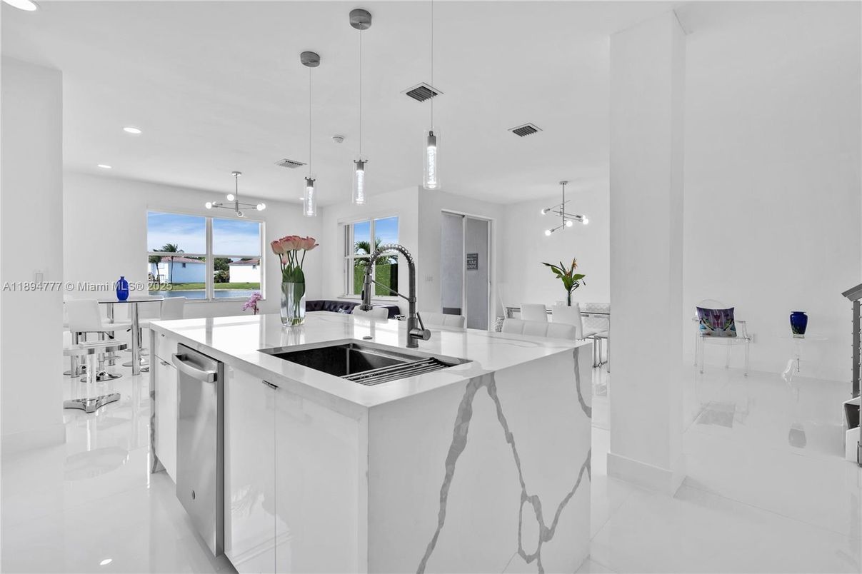 Dining room, Interior, Kitchen, Pendant Lights, Recessed Lighting, Water