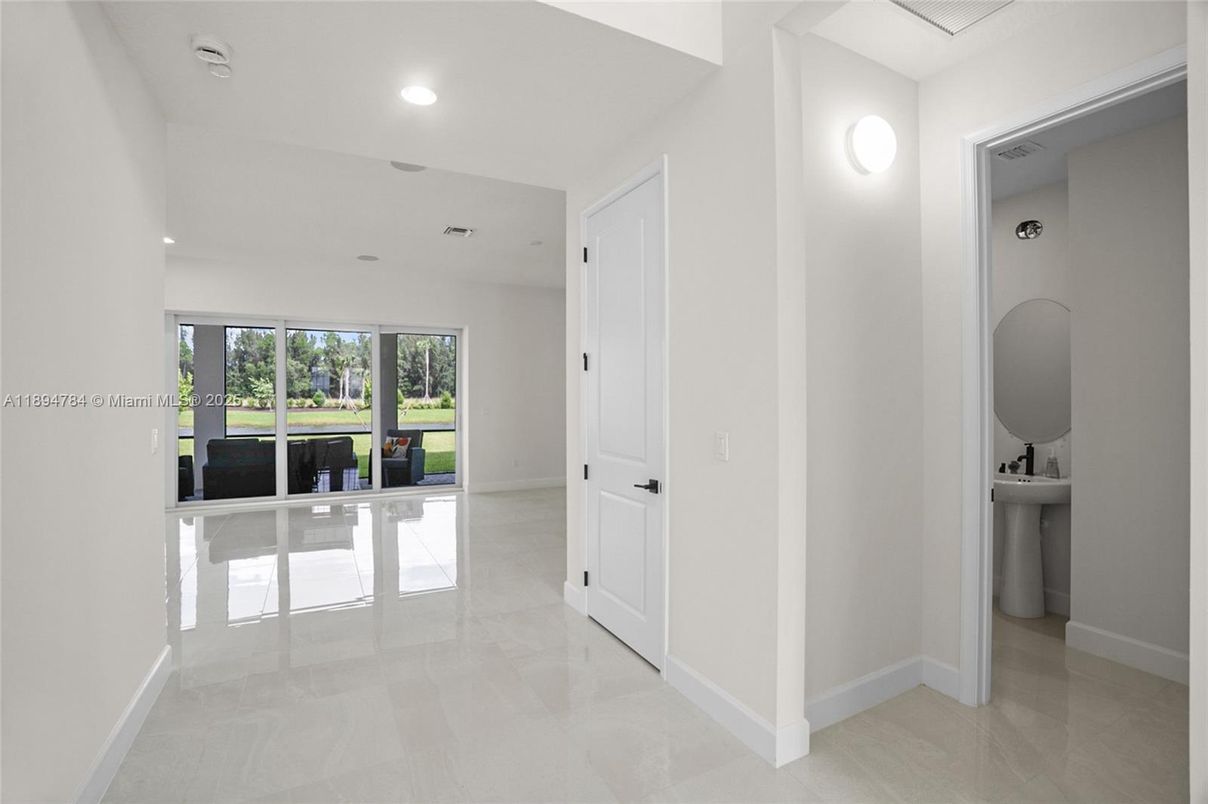 Empty room, Interior, Recessed Lighting