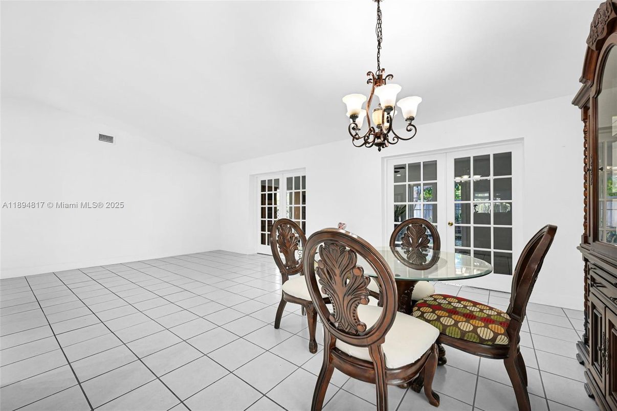 Chandelier, Dining room, Interior
