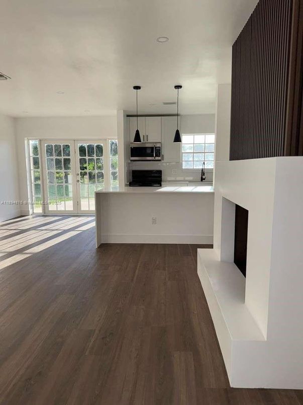 Fireplace, Interior, Kitchen, Pendant Lights, Recessed Lighting, Wood Texture Flooring