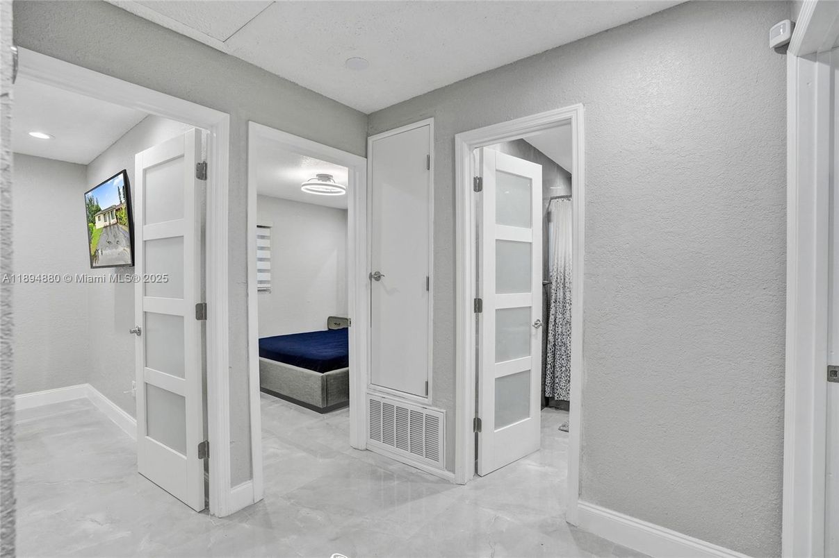 Bathroom, Interior, Recessed Lighting