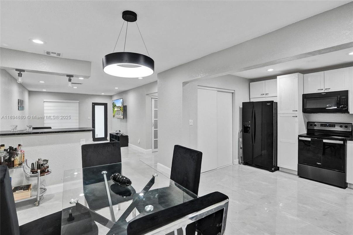 Dining room, Interior, Kitchen, Pendant Lights, Recessed Lighting