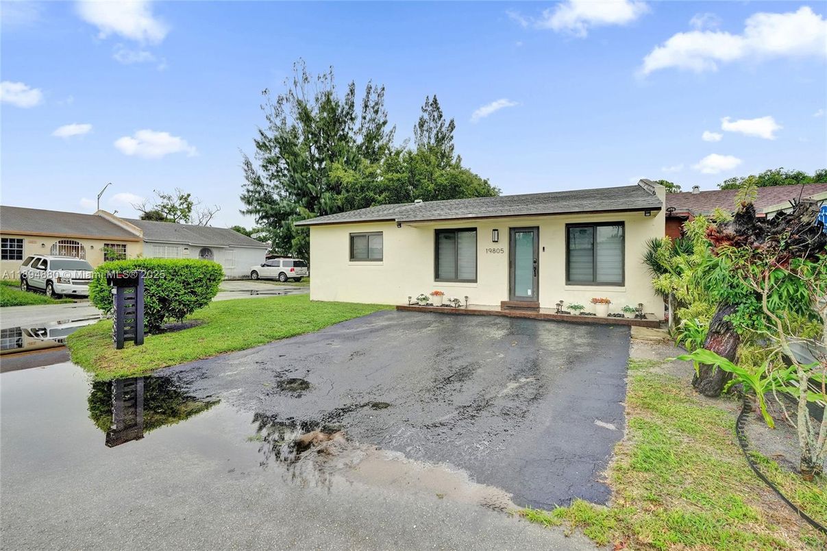 Backyard, Exterior, Facade, Ranch