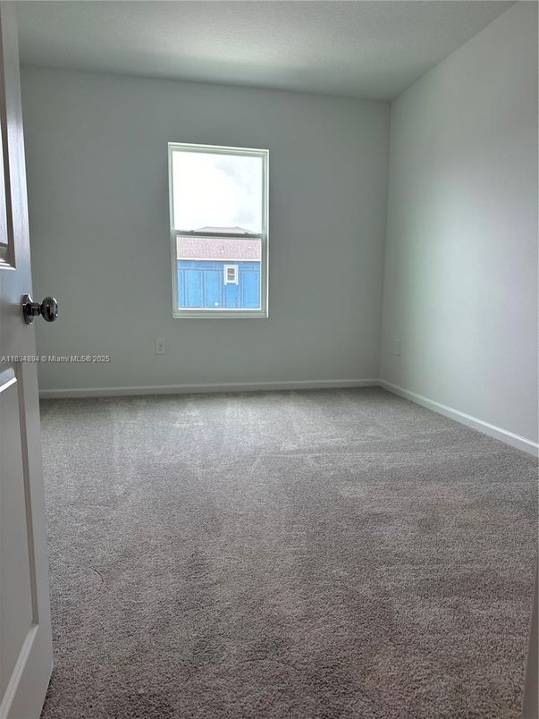 Empty room, Interior