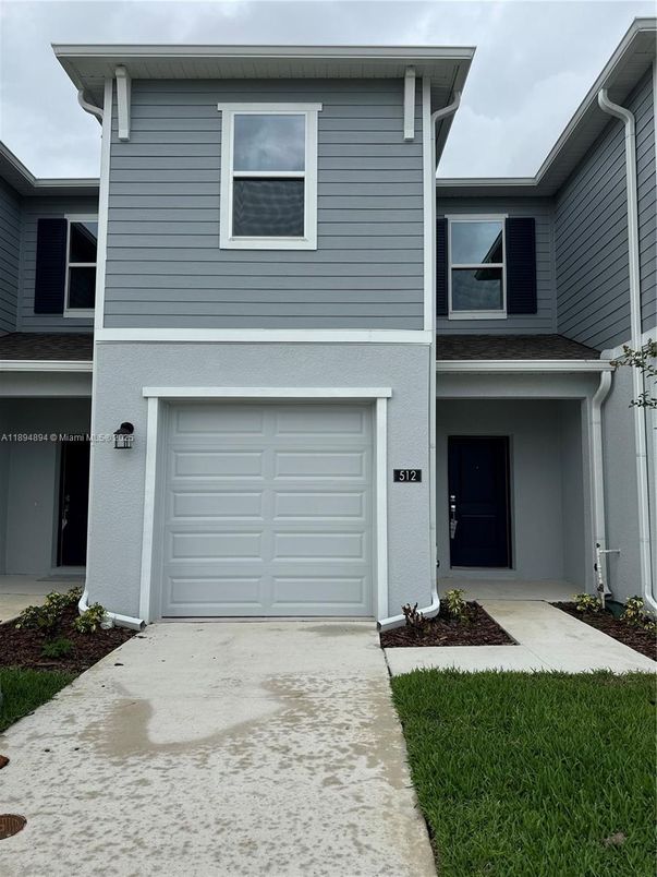 Attached, Exterior, Facade, Rowhouse