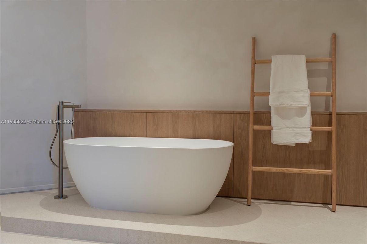 Bathroom, Free Standing Baths, Interior