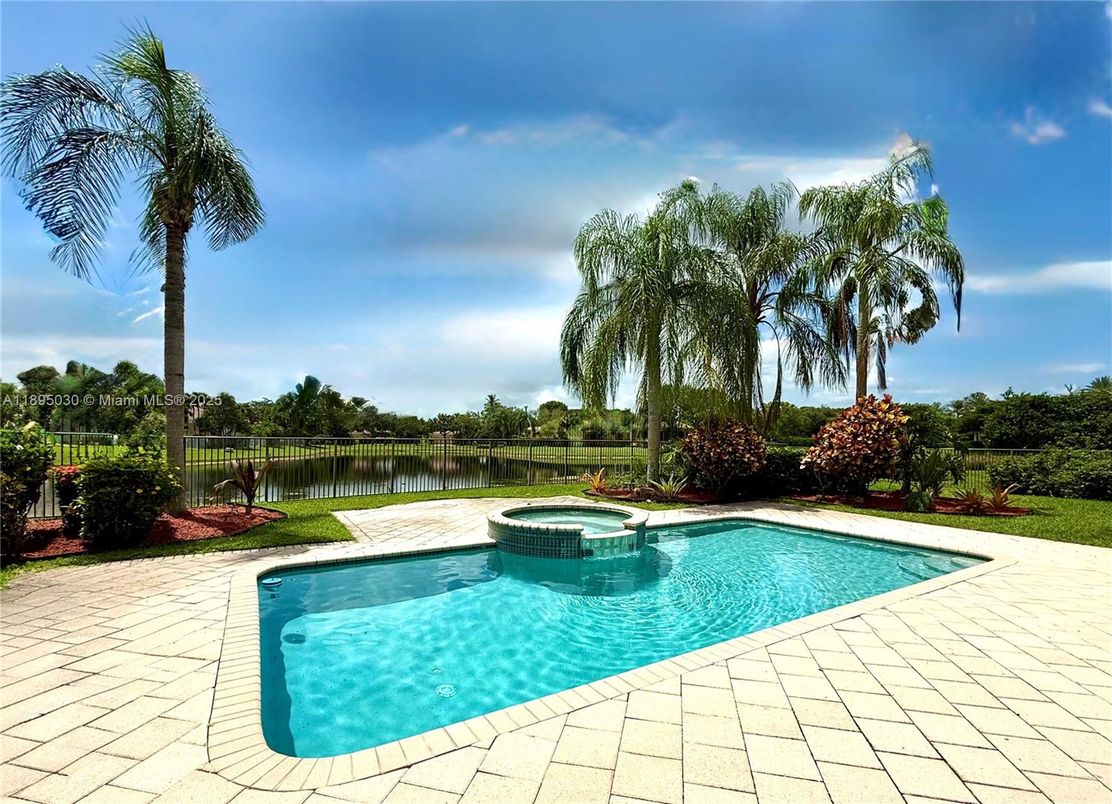 Exterior, Pool, Water
