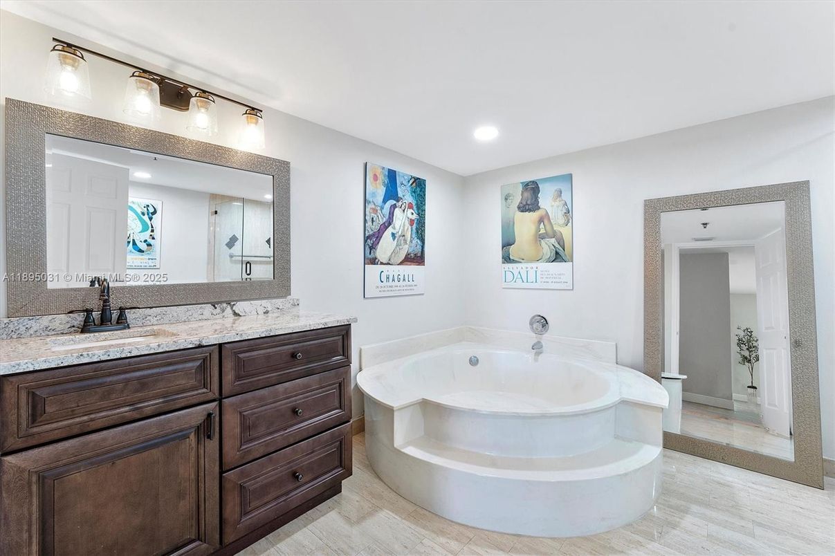 Bathroom, Dual Sink Vanities, Interior, Recessed Lighting