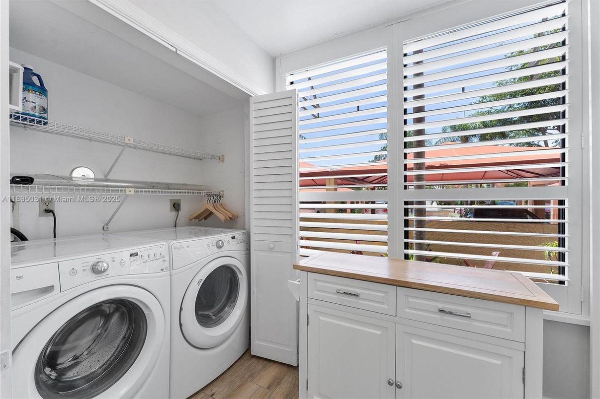 Interior, Utility Closets, Washer, Wood Texture Flooring