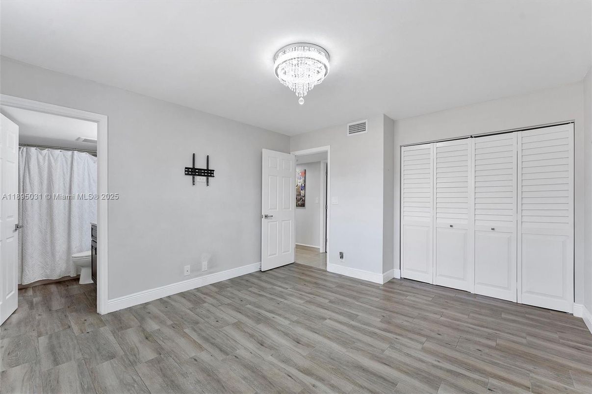 Chandelier, Empty room, Interior, Wood Texture Flooring