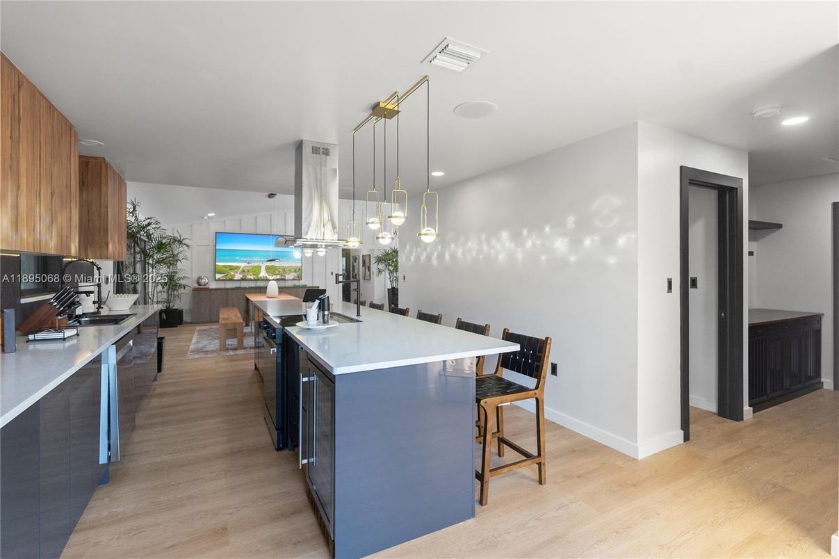 Dining room, Interior, Kitchen, Pendant Lights, Recessed Lighting, Wood Texture Flooring