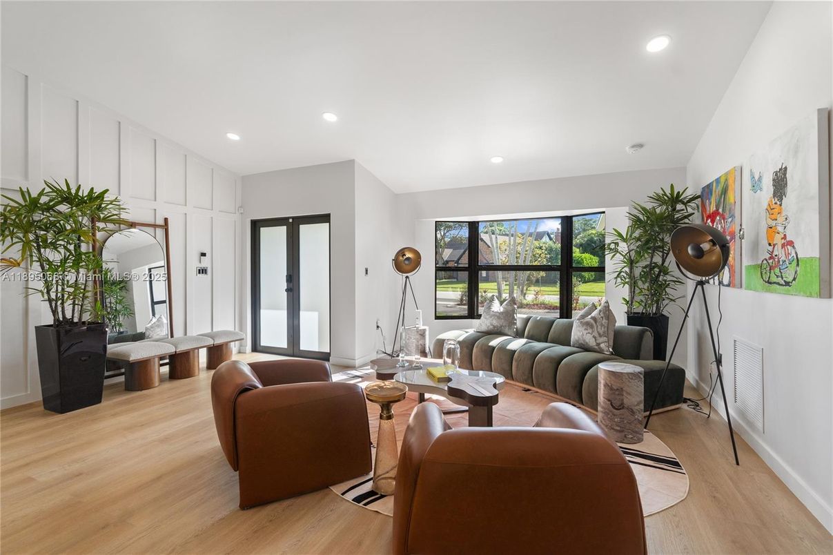 Interior, Living room, Recessed Lighting, Wood Texture Flooring