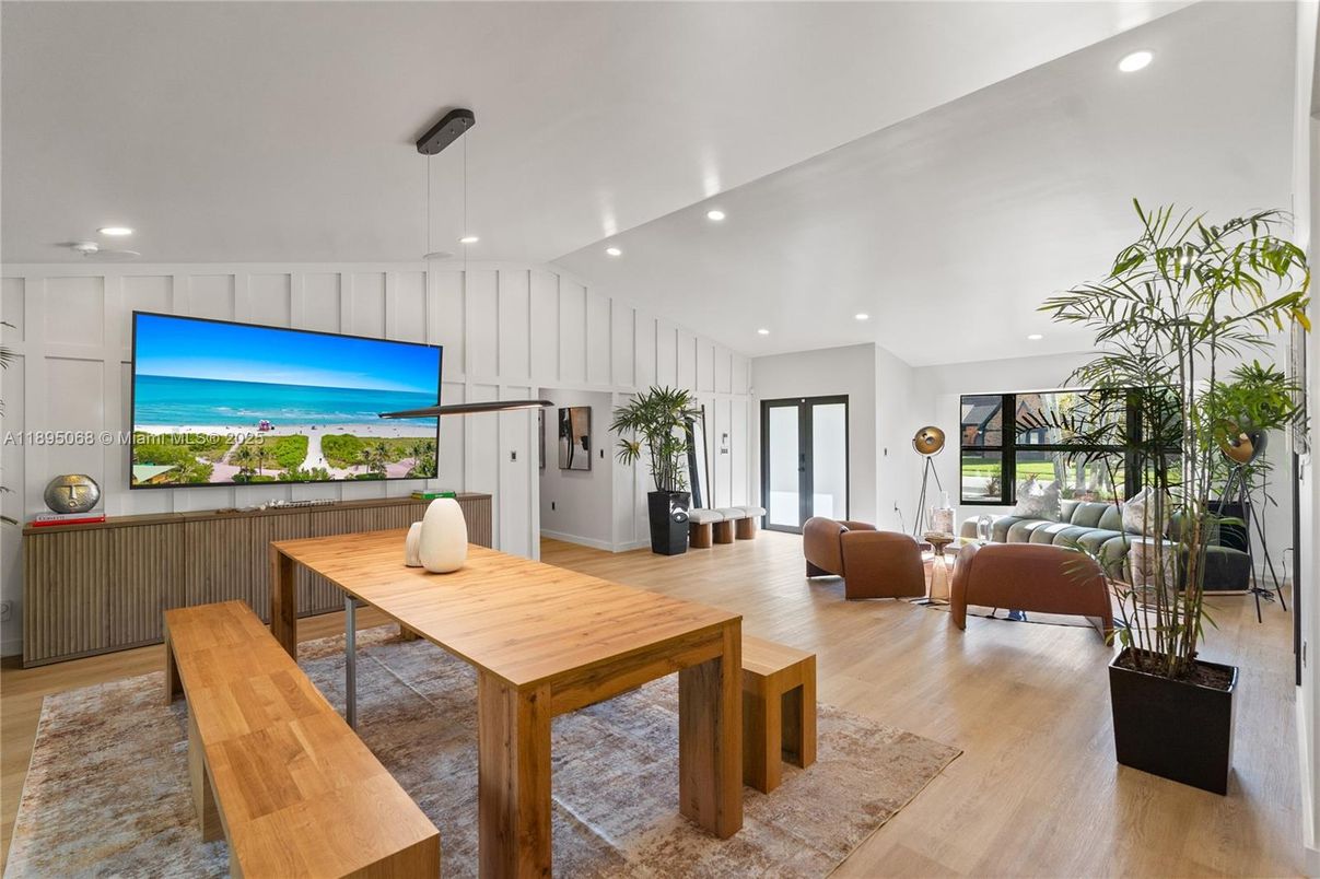 Interior, Living room, Pendant Lights, Recessed Lighting, Wood Texture Flooring