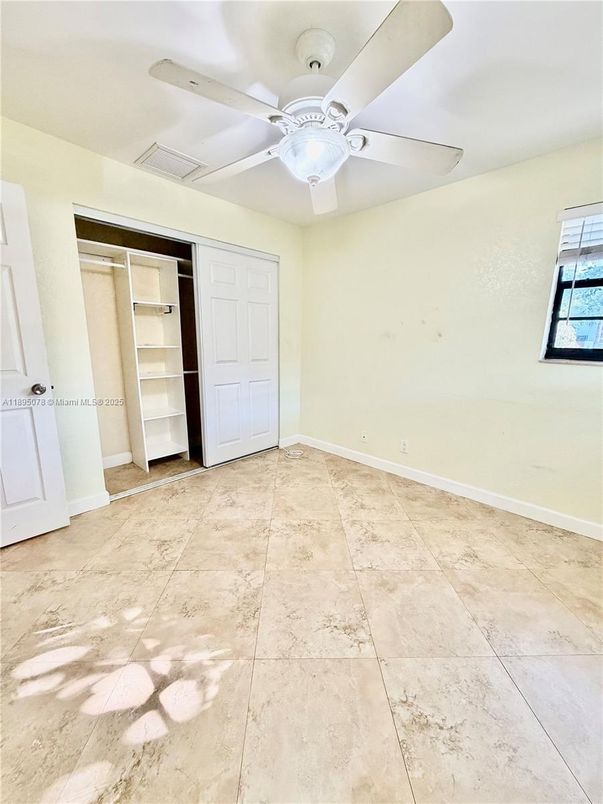 Empty room, Interior