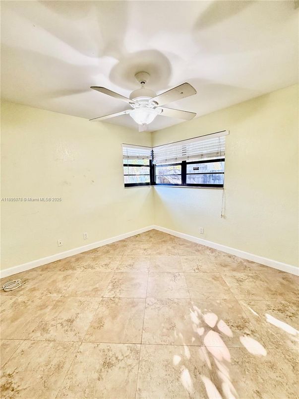 Empty room, Interior