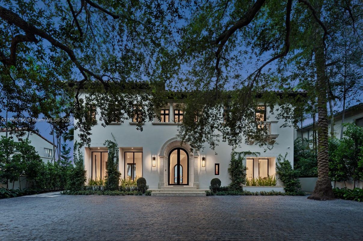 Exterior, Facade, Spanish Mediterranean