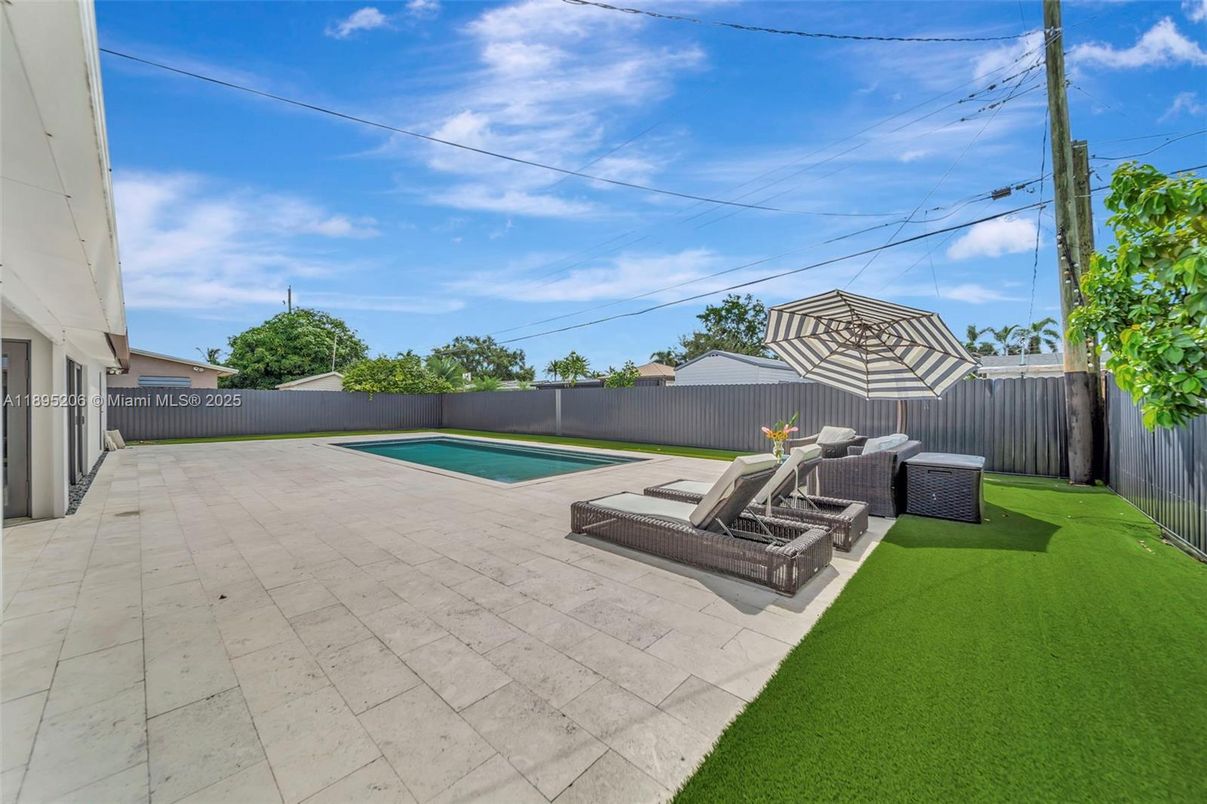 Exterior, Pool