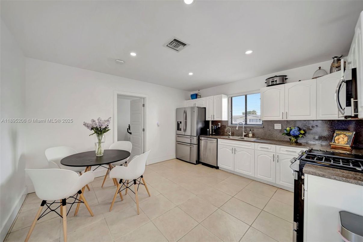 Dining room, Interior, Kitchen, Recessed Lighting