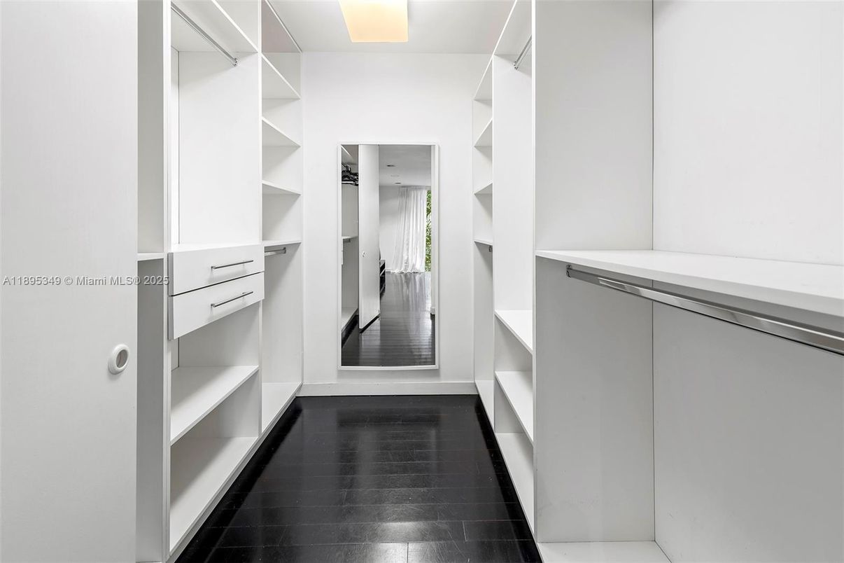 Interior, Walk-in Closets, Wood Texture Flooring