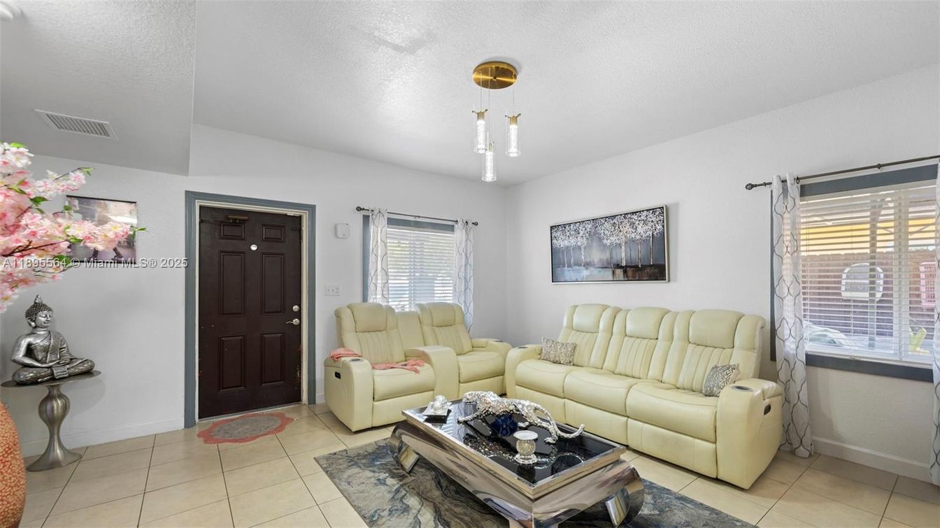 Interior, Living room, Pendant Lights
