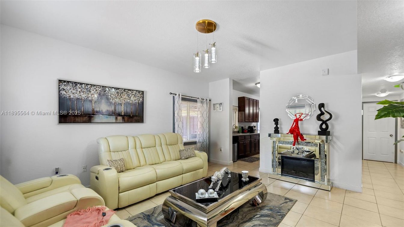 Interior, Living room, Pendant Lights