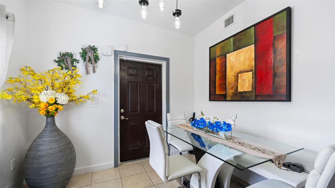 Dining room, Interior