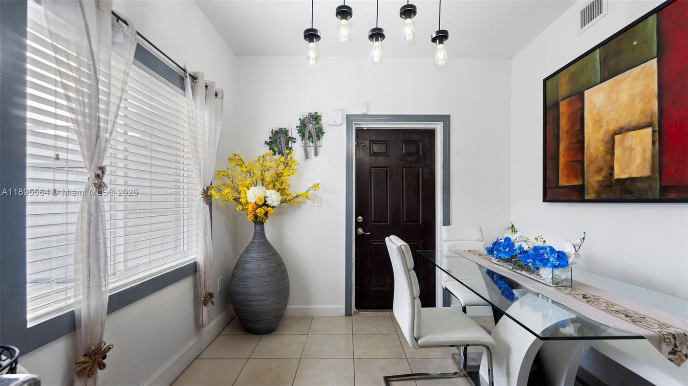 Dining room, Interior, Pendant Lights