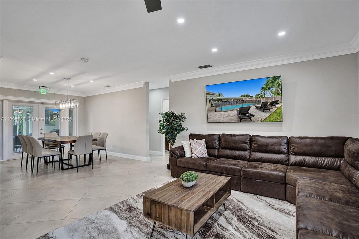 Dining room, Interior, Living room, Pendant Lights, Recessed Lighting