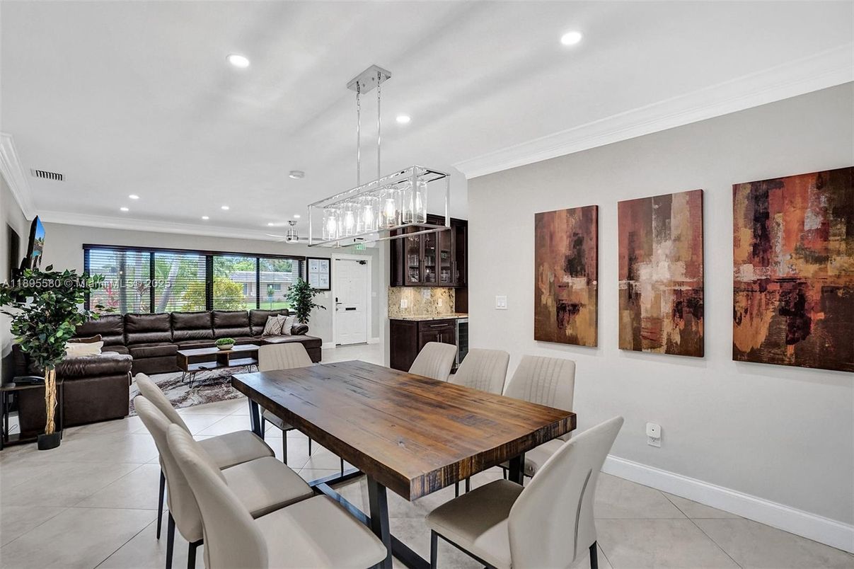 Dining room, Interior, Living room, Pendant Lights, Recessed Lighting