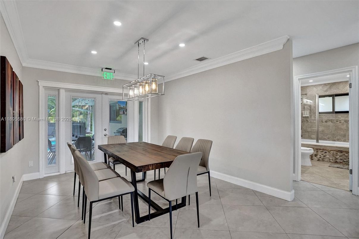 Dining room, Interior, Pendant Lights, Recessed Lighting