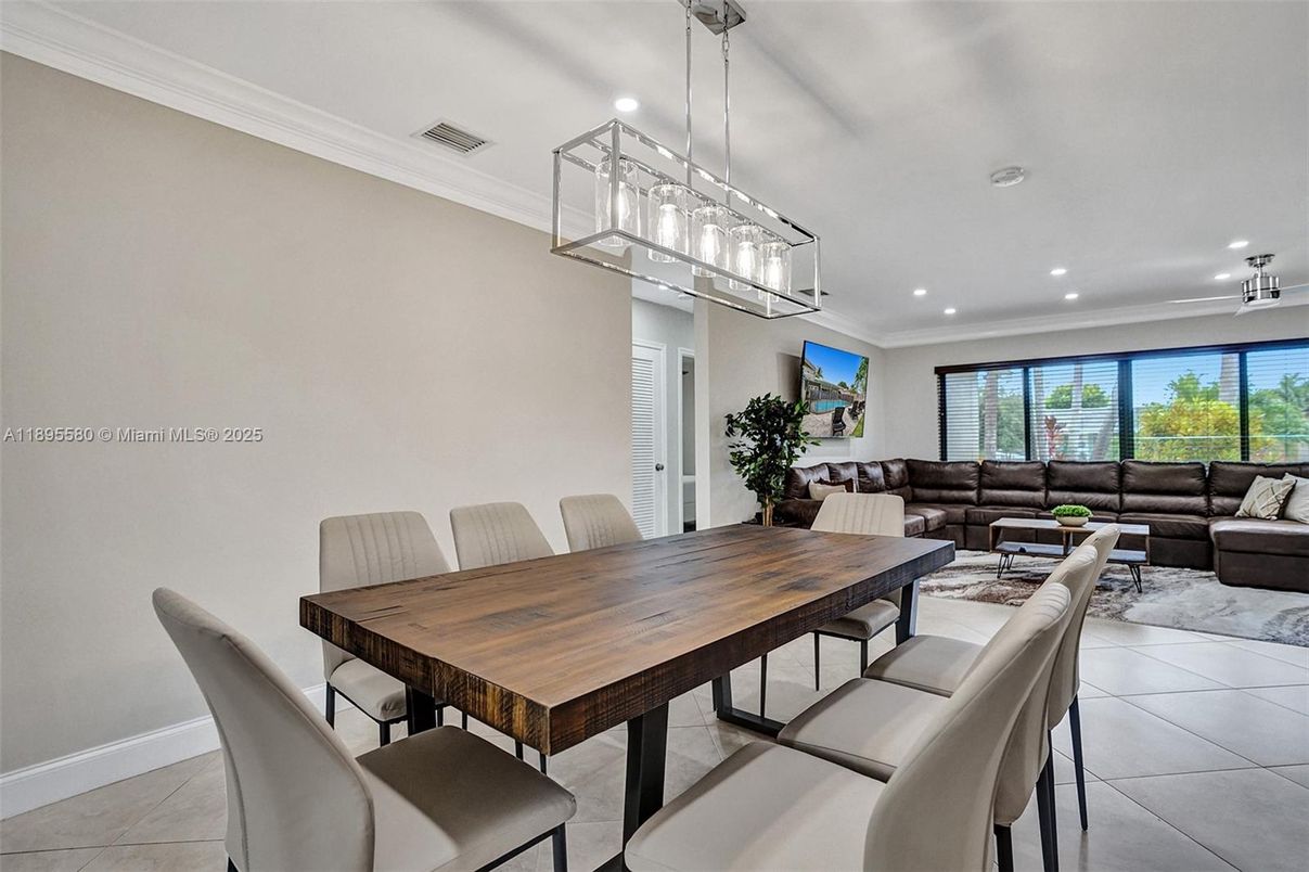 Dining room, Interior, Living room, Pendant Lights, Recessed Lighting