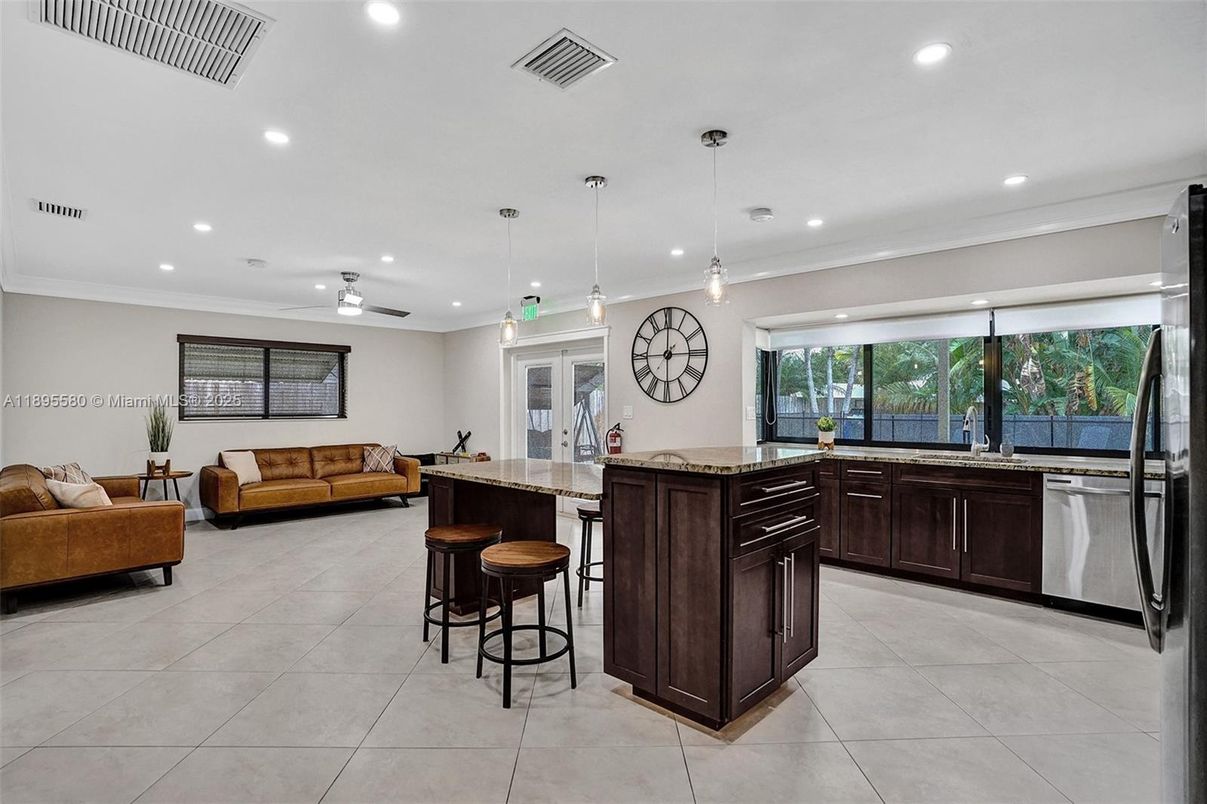 Interior, Kitchen, Living room, Pendant Lights, Recessed Lighting, Stainless Steel Appliances